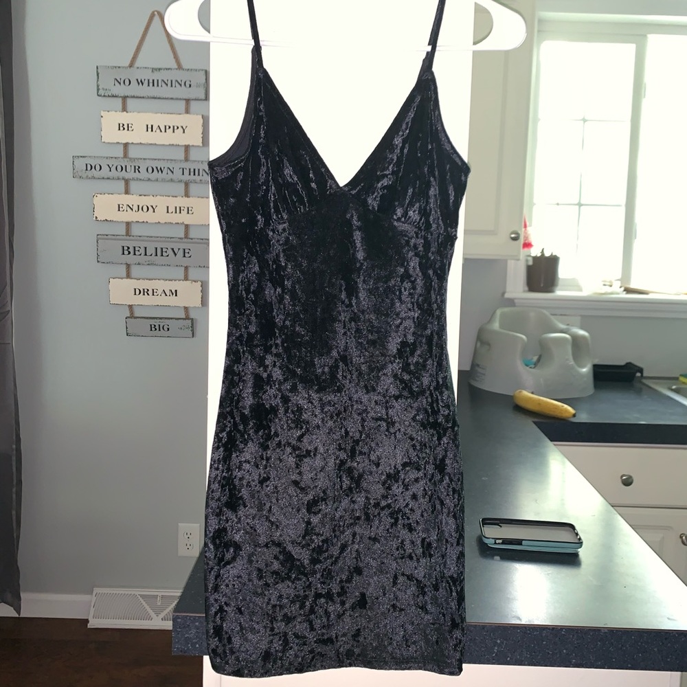 Little black velvet dress ❤️ - Picture 3 of 5